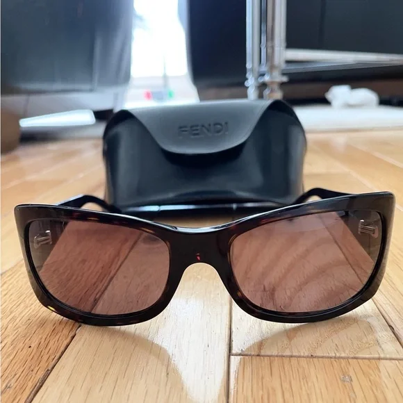 FENDI Tortoise Havana Sunglasses - Picture 2 of 5